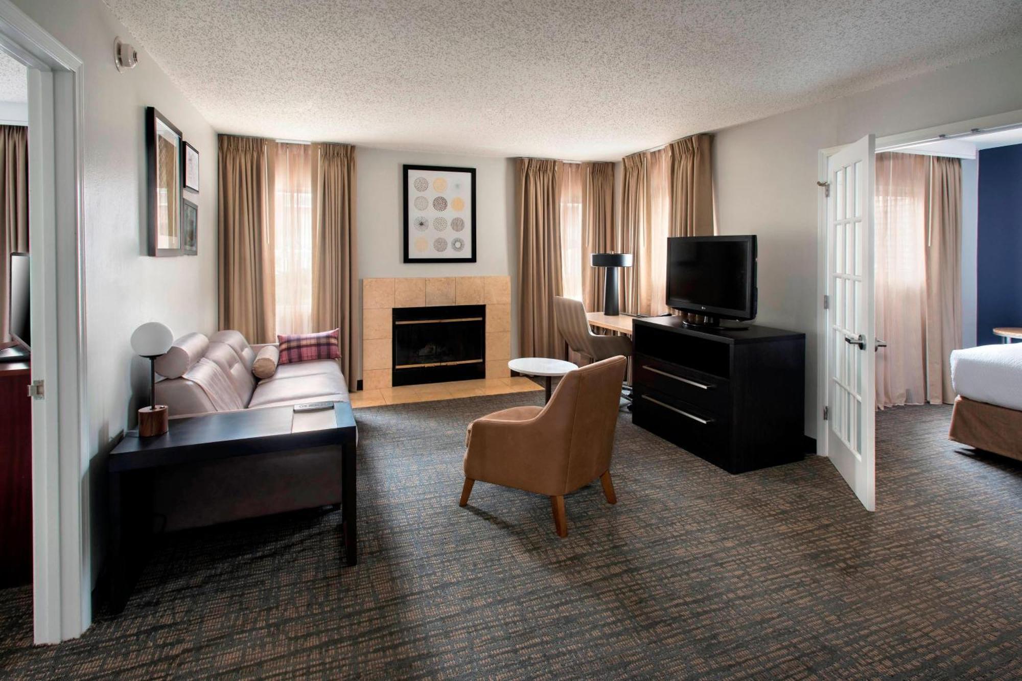 Syracuse Carrier Circle 3* East Syracuse