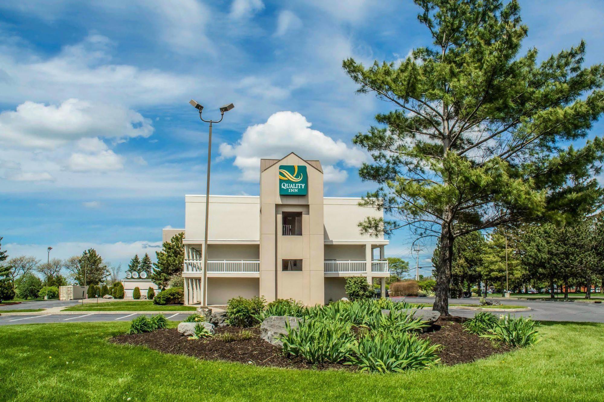 Syracuse Carrier Circle 3* East Syracuse