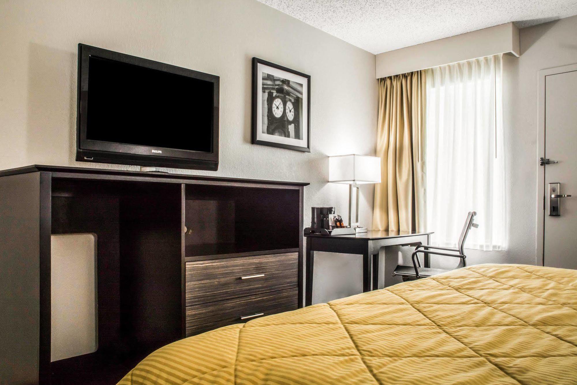 Hotel Syracuse Carrier Circle East Syracuse