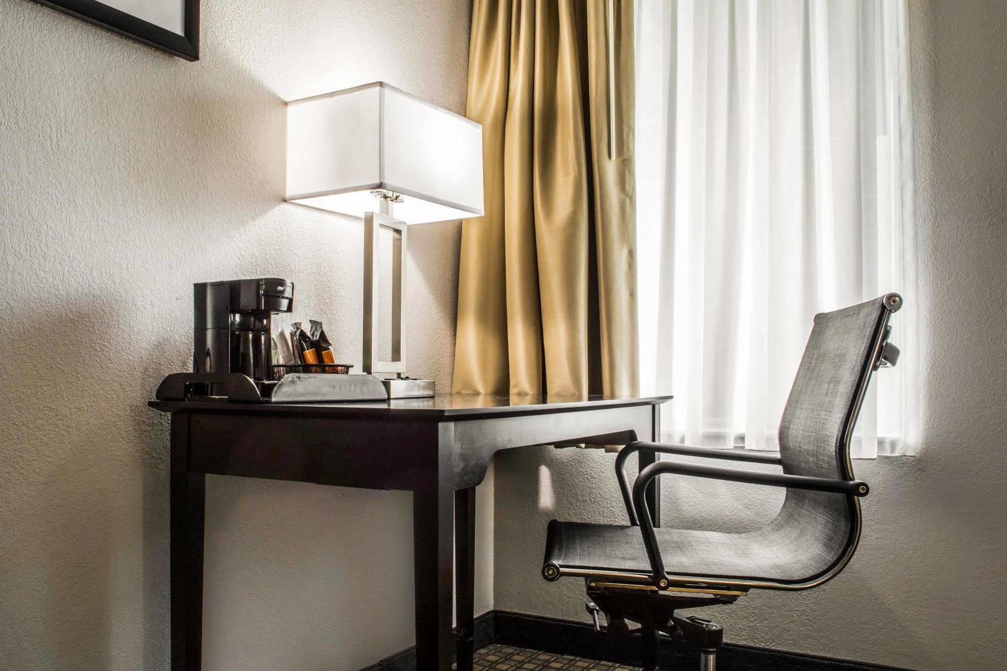 Syracuse Carrier Circle Hotel East Syracuse