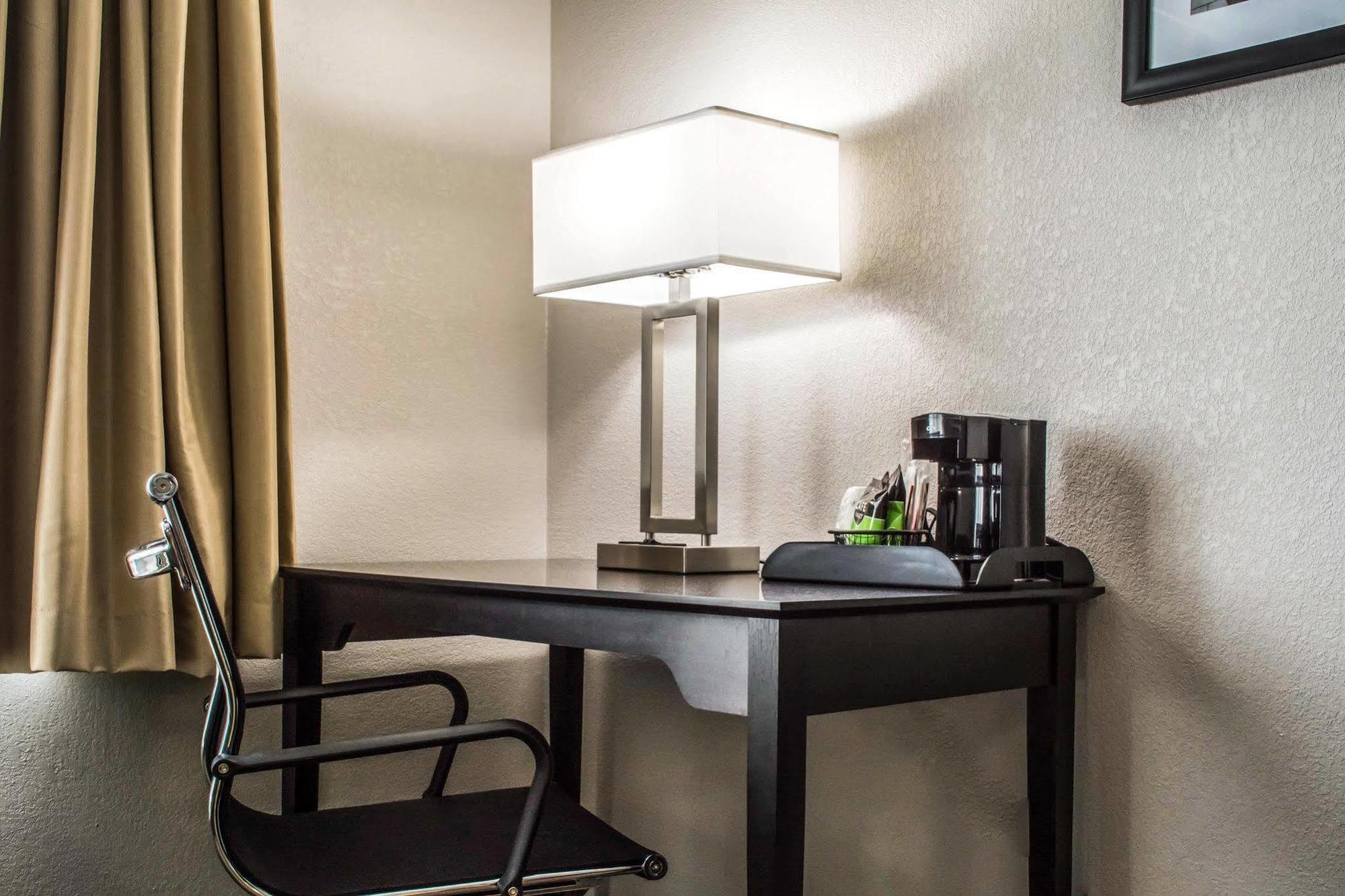 Syracuse Carrier Circle Hotel