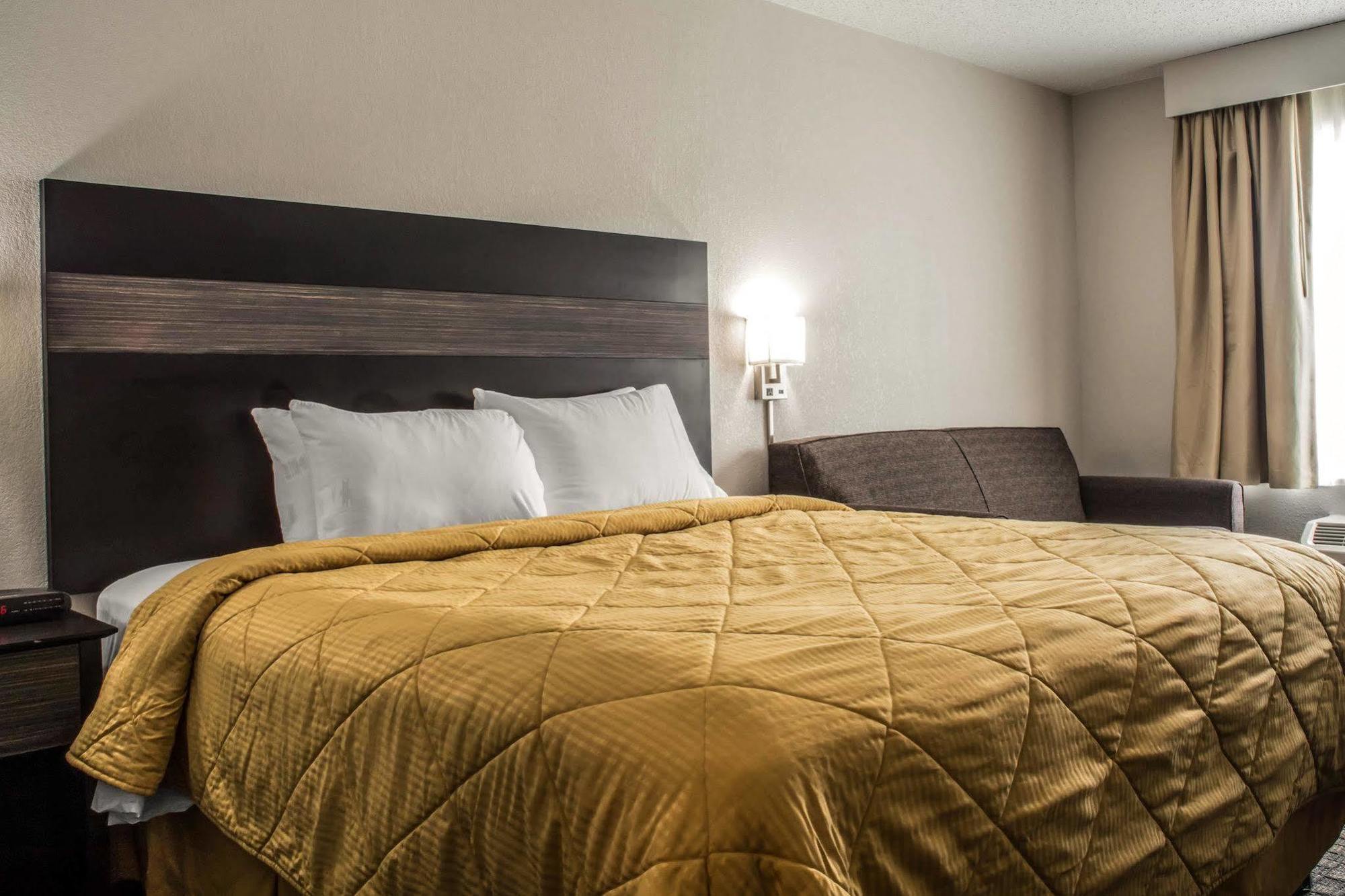 Hotel Syracuse Carrier Circle 3*