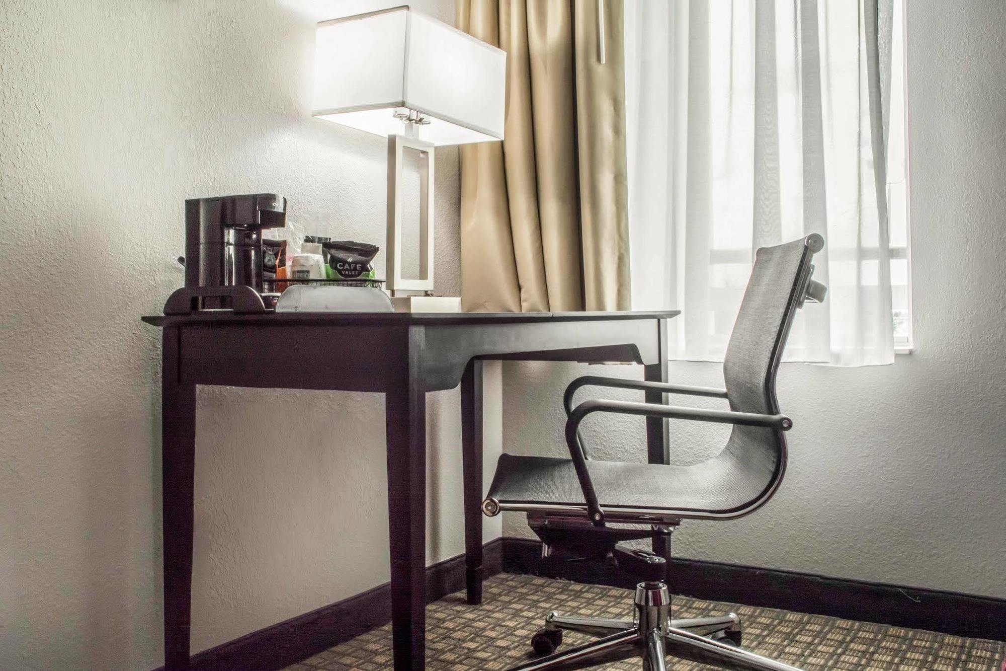 Syracuse Carrier Circle Hotel 3*