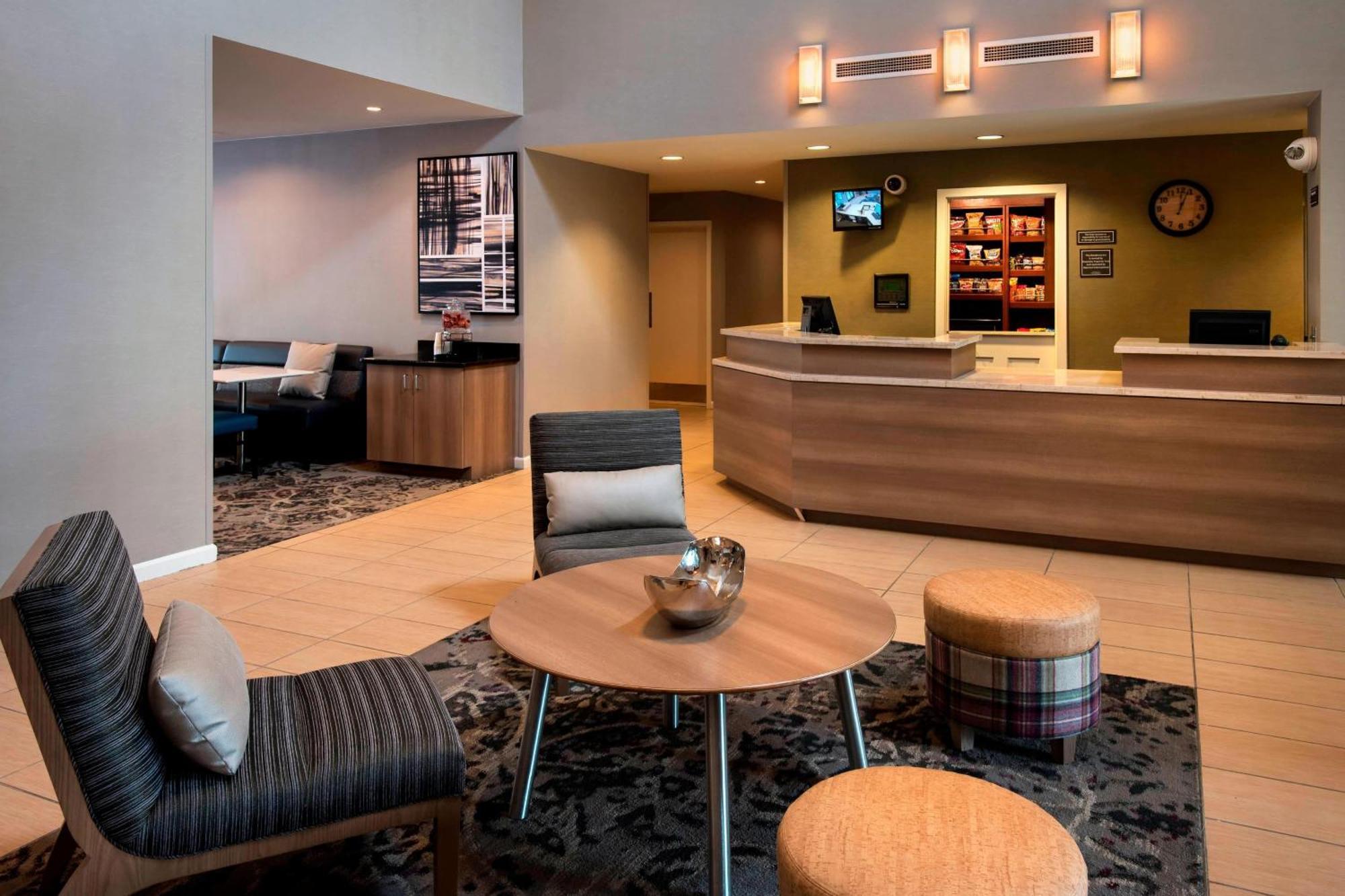 Syracuse Carrier Circle 3* East Syracuse