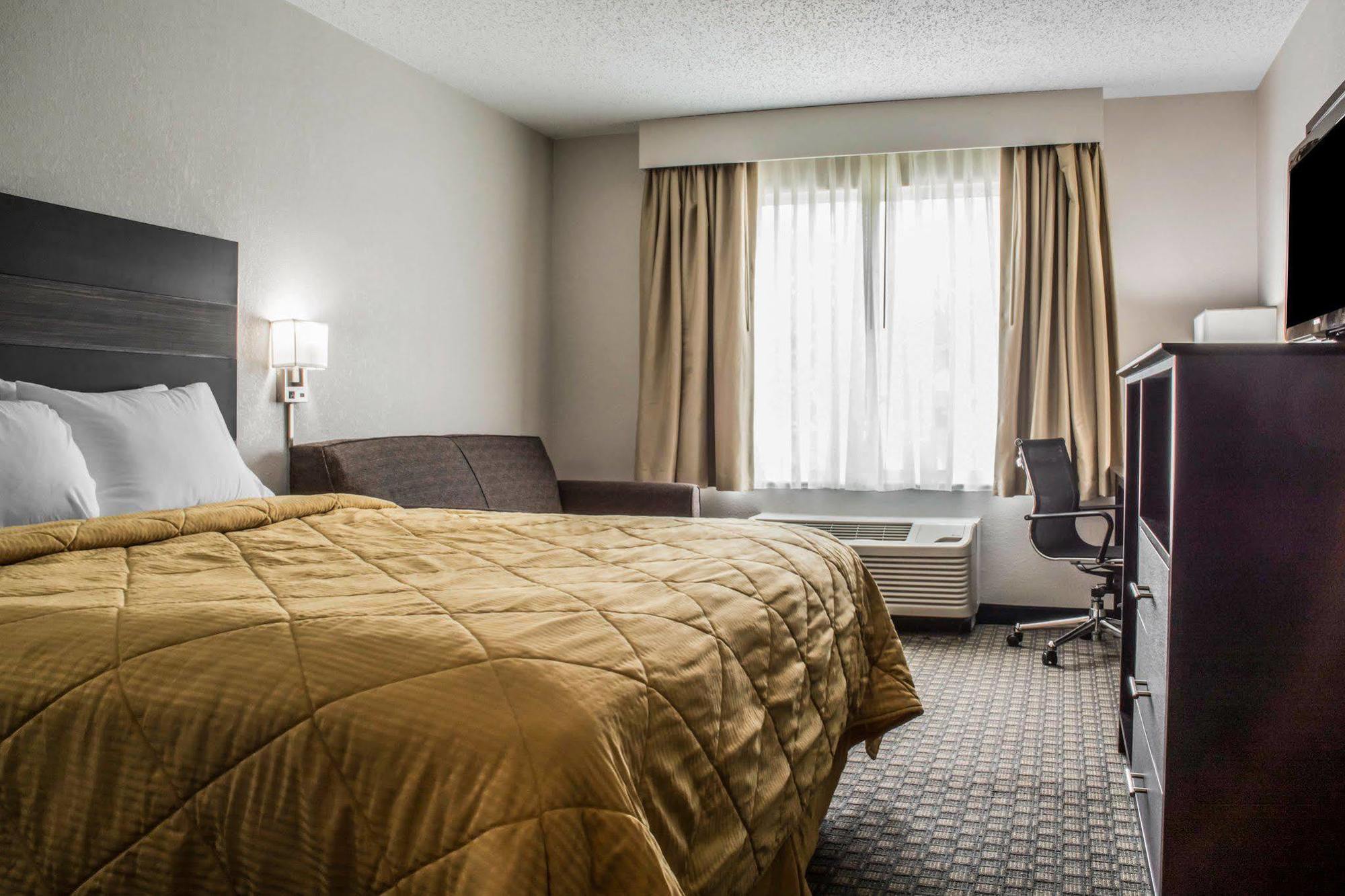 Hotel Syracuse Carrier Circle